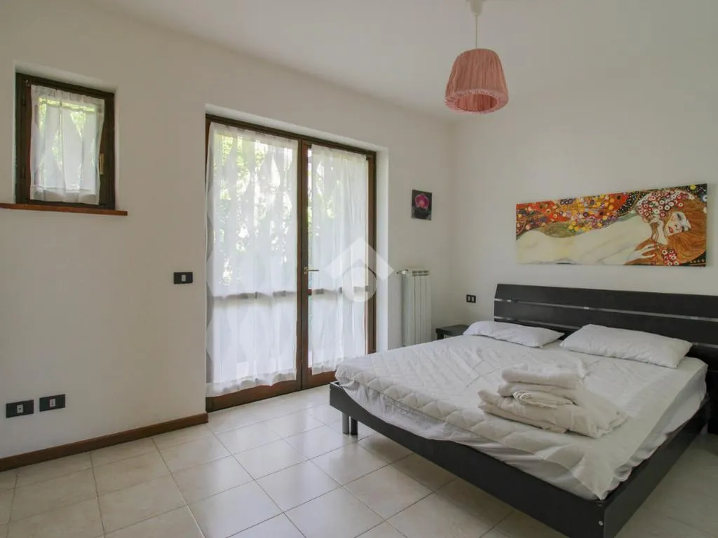 Chambres - Twin-Storey Apartment with Lake View in Vigole