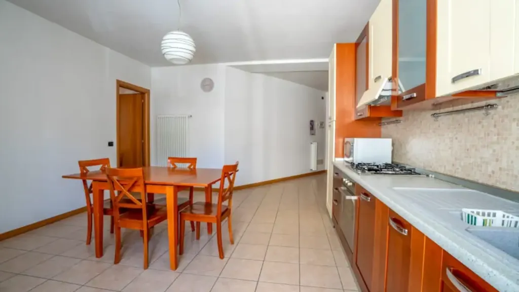 Söögituba - Lakefront Apartment with Garage in Menaggio