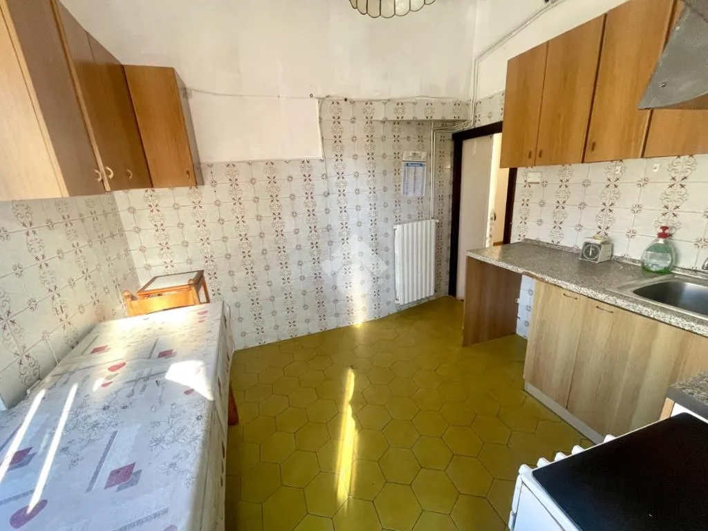 Köök - 4-Room Apartment with Balcony in Oneglia