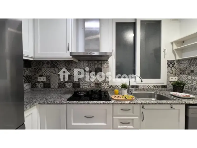Cuisine - Reformed Apartment with Balcony in Salamanca