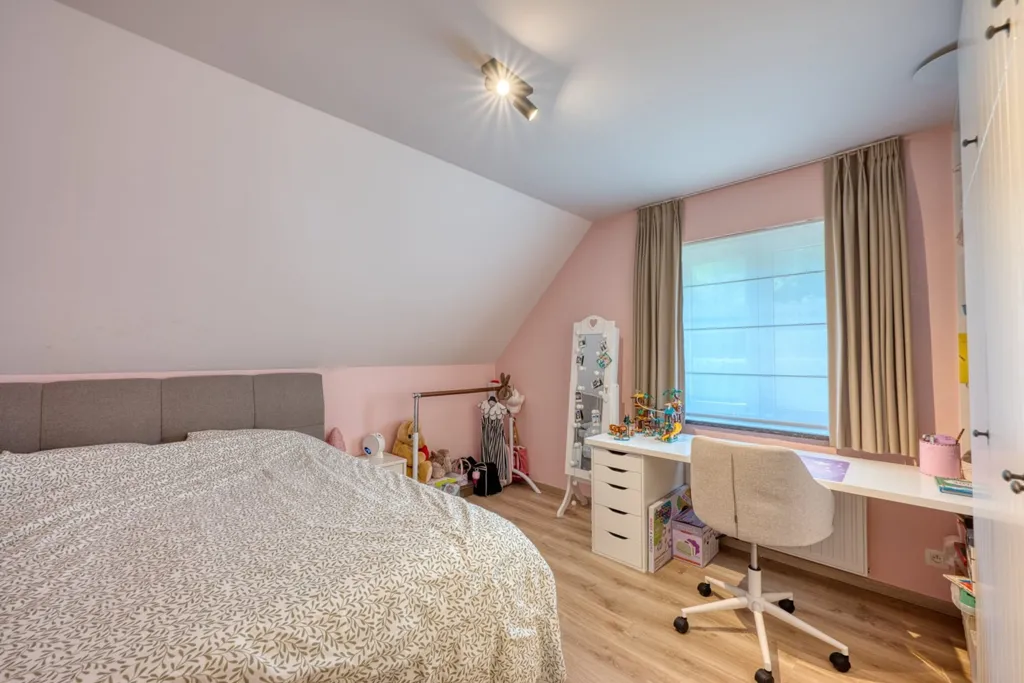 Magamistoad - Semi-Open House with Garden near Centre
