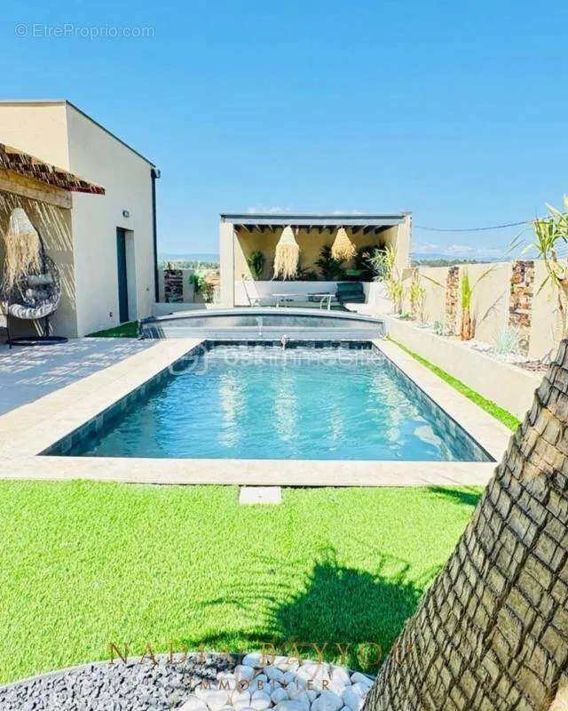 Pool - Contemporary Villa with Panoramic View in Exclusive Setting
