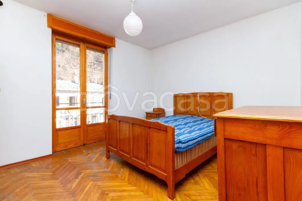 Chambres - Detached House with Three Garages in Frassino
