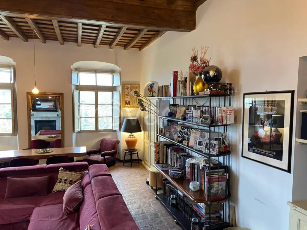 Living Room - Rustic Villa-Style Apartment with Garden in Moncalieri