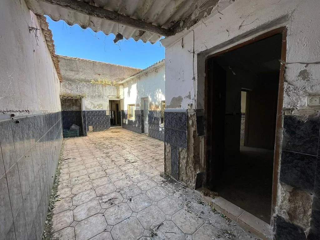 Esik - House with Terrace in Valdepeñas