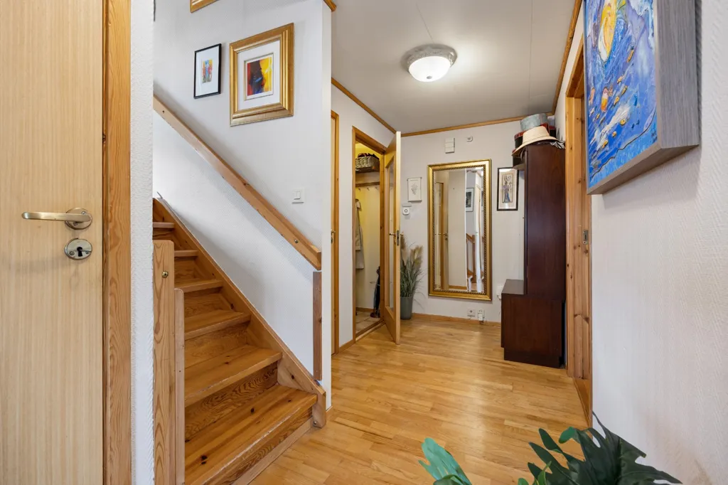 Esik - Detached House with Sea View in Skeie