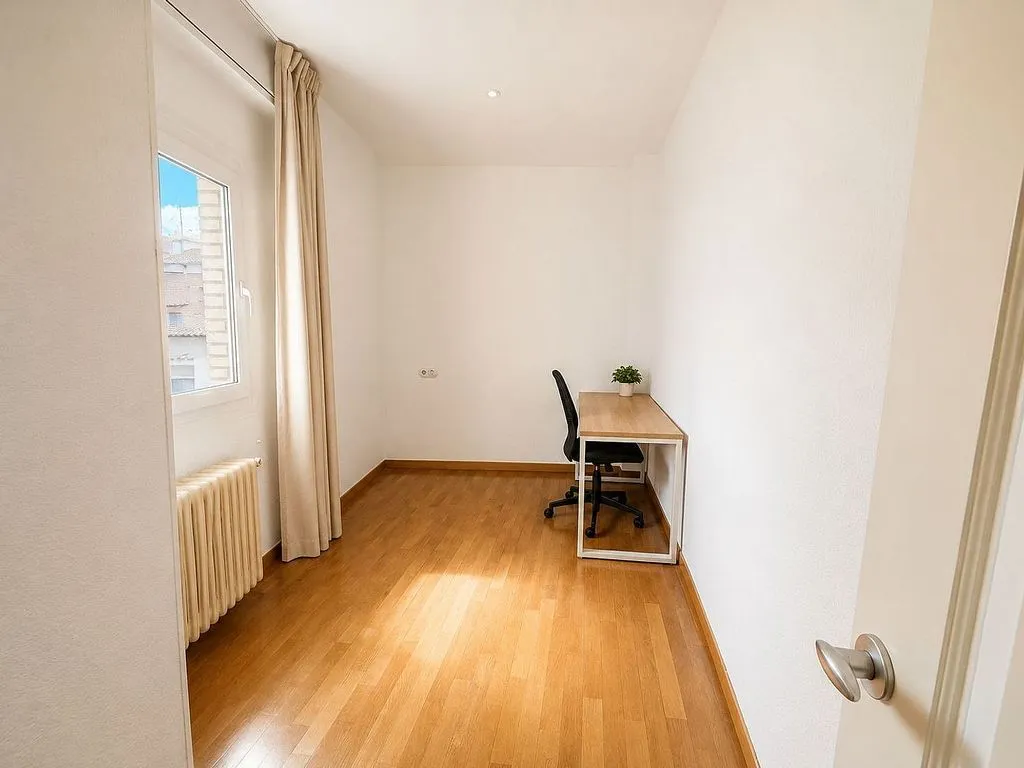 Kabinet - Ample Apartment with Balcony in Cortes - Huertas
