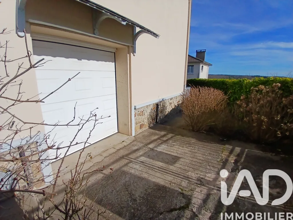 Extérieur - Maison Familiale avec Terrasse à Pleaux