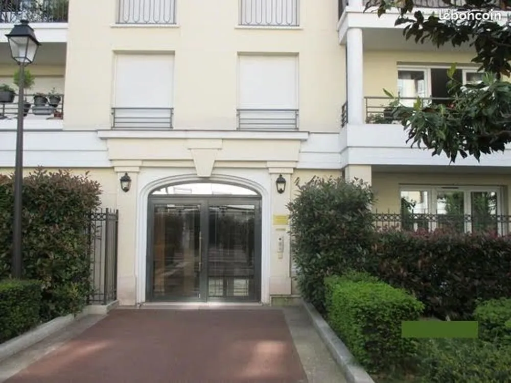 Esterno - 3-Bedroom Apartment with Balcony in Antony