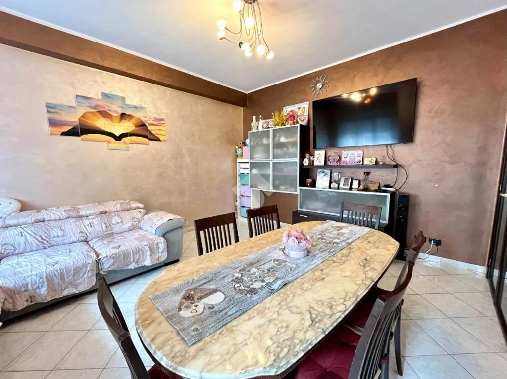 Salle à manger - Restored 4-Bedroom Flat with Balcony in Torino