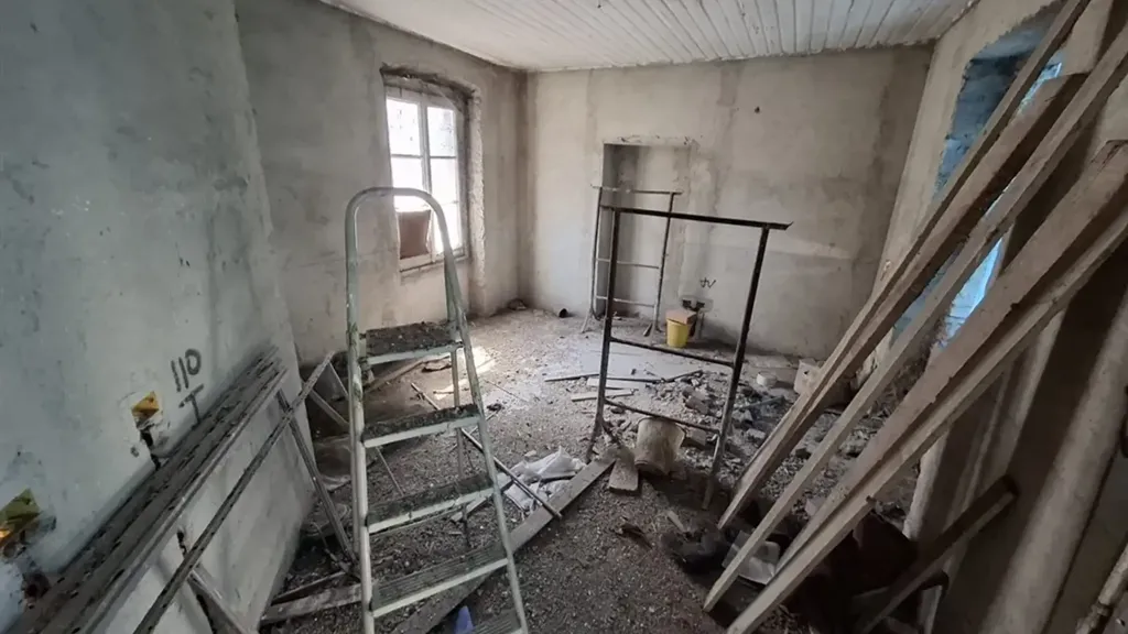 Pièces - Rustic Property for Renovation in Meda