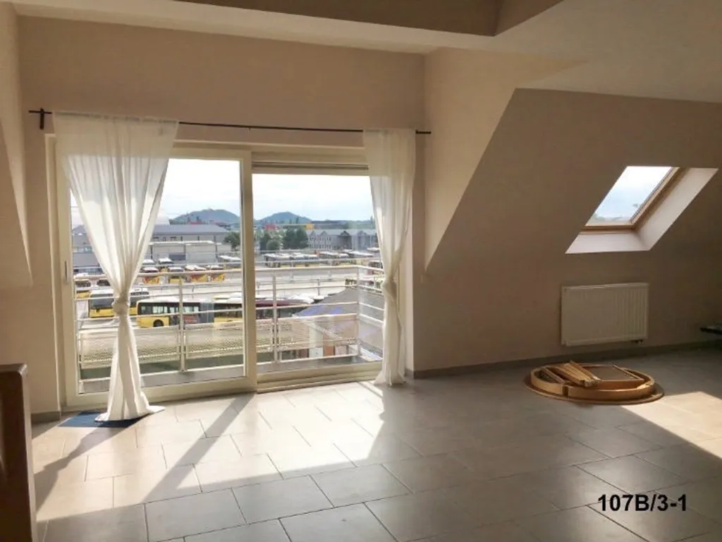 Soggiorno - Duplex with Balcony in Central Location