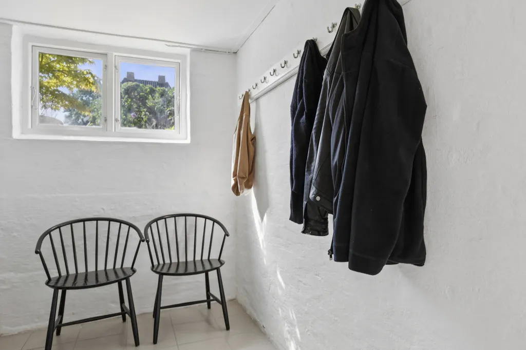 Entrée - Classical Villa with Architect-Designed Garden in Odense