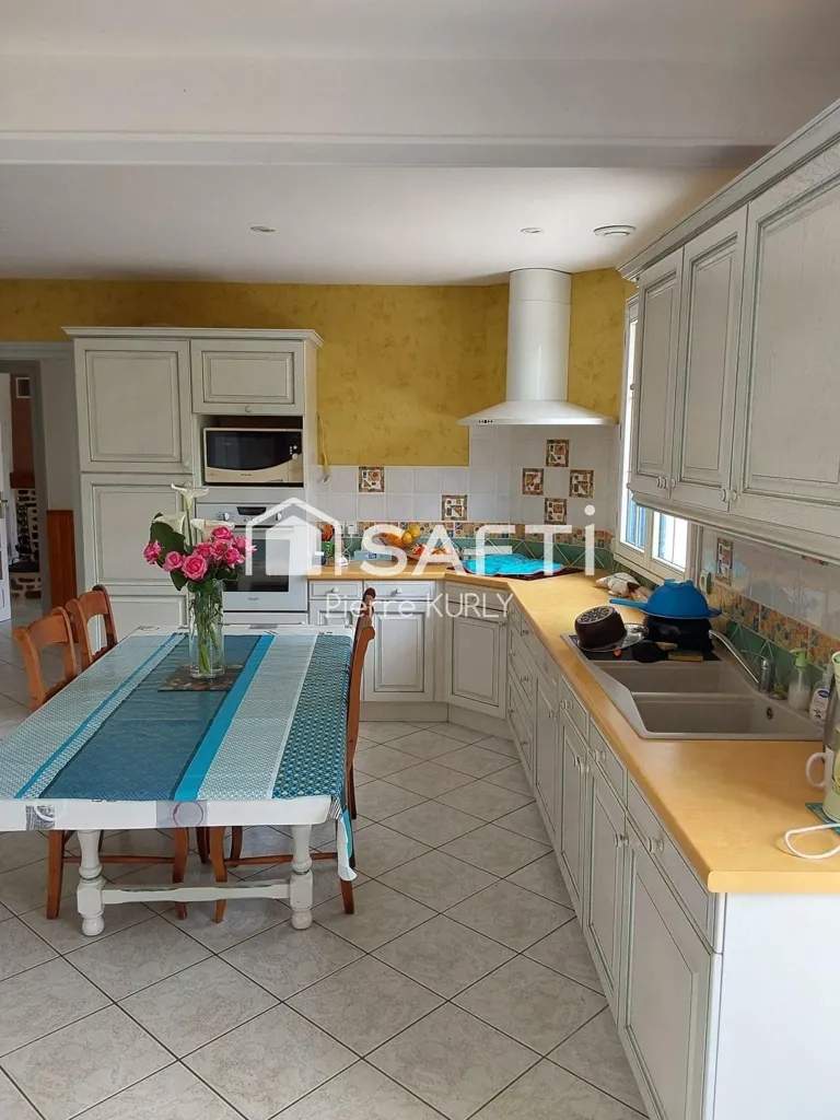 Cuisine - Maison de Plain-Pied avec Garage Double près de Périgueux