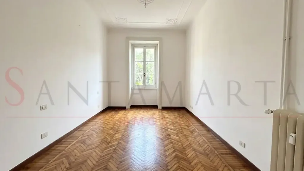 Toad - Rented Triplex with Parquet Floors in Milan
