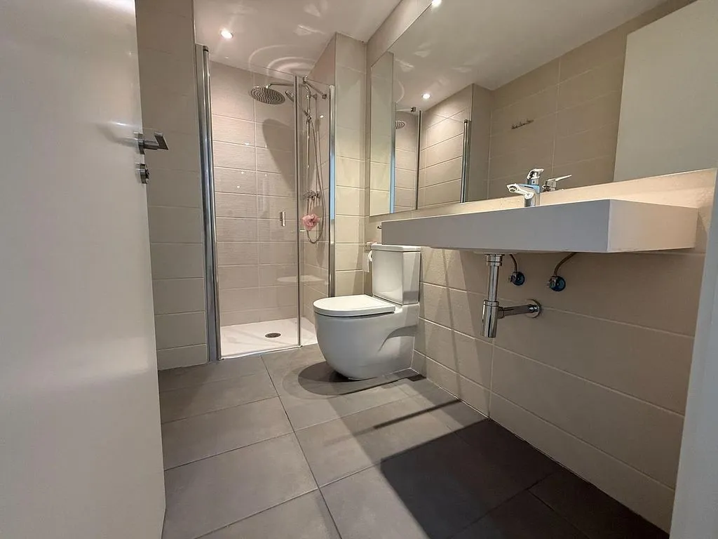Salles de bain - Modern Flat with Balcony in La Gavarra