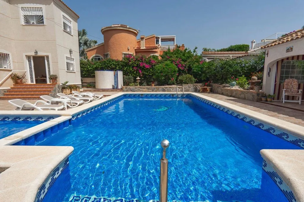 Bassein - 4-Bedroom Villa with Pool in Ciudad Quesada