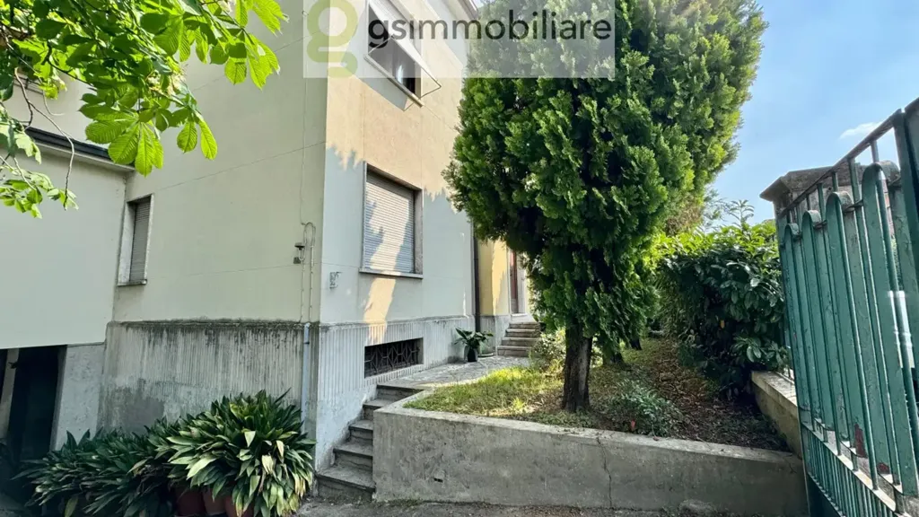 Spacious Apartment with Garden View in Brescia