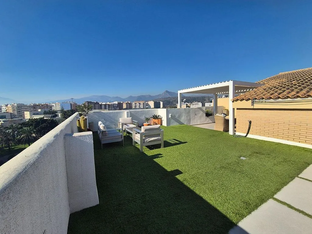 Terraza - Ático duplex con terraza en Carrer de l'Estatut Valencià