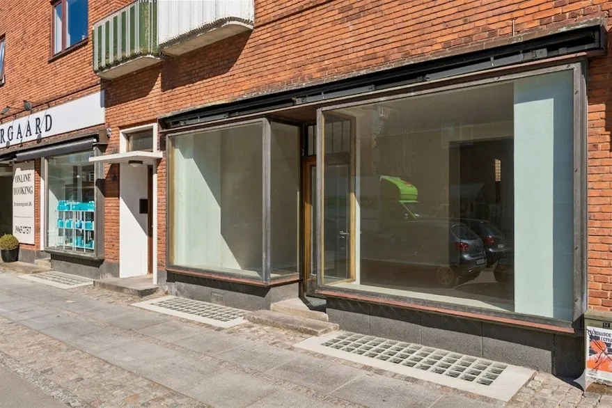 Välivaade - Commercial Space with Street Frontage in Gentofte