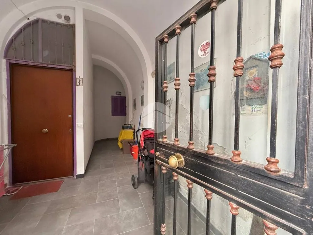 Ingresso - Palazzo with Multiple Units in Vico della Tofa, Naples