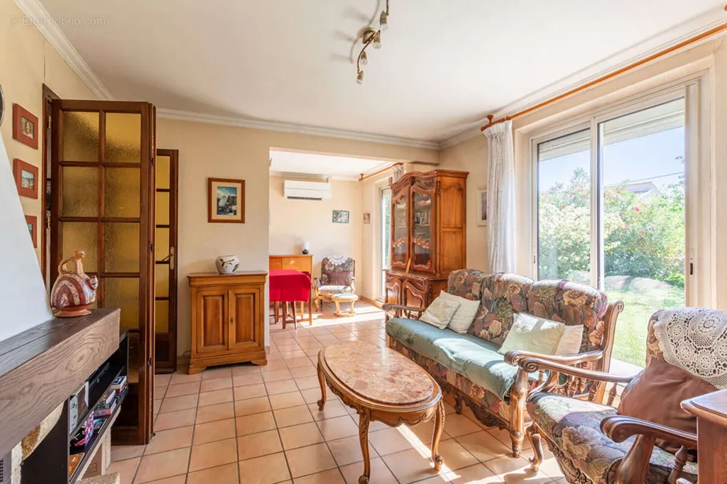 Maison avec Piscine et Jardin à Gignac-la-Nerthe