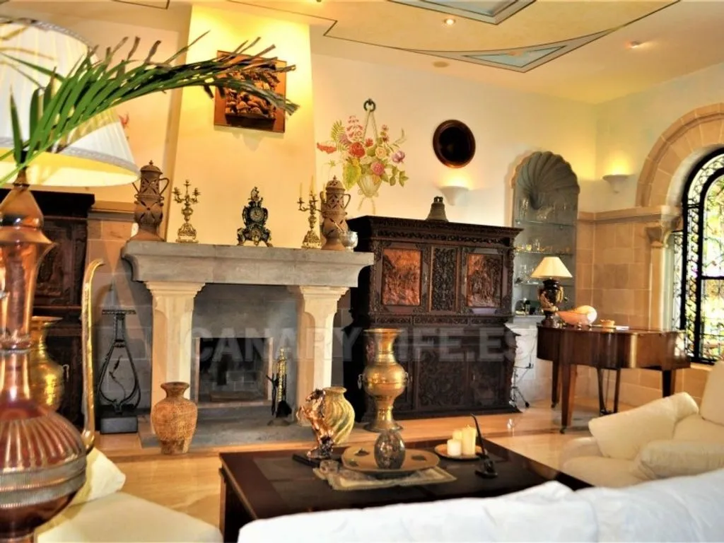 Séjour - Luxury Villa with Romanesque Features in San Bartolomé