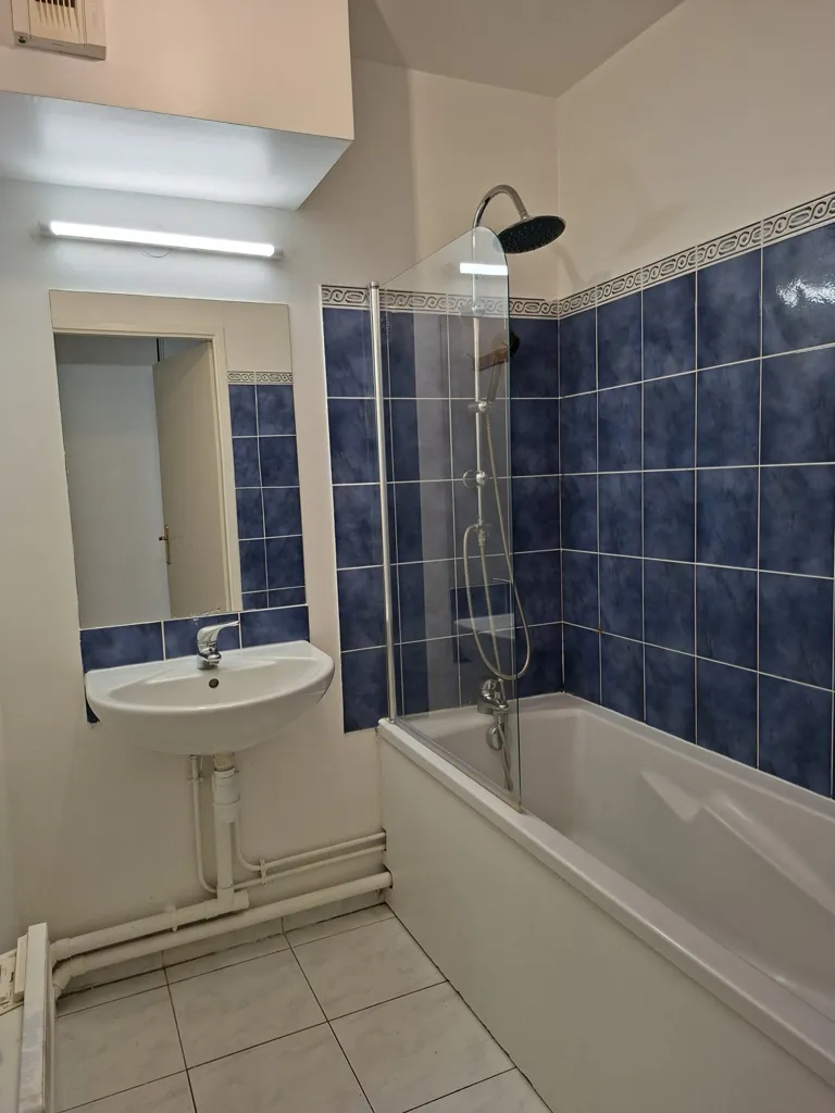Salles de bain - Appartement 3 Pièces avec Balcon à Saint-Ouen-l'Aumône