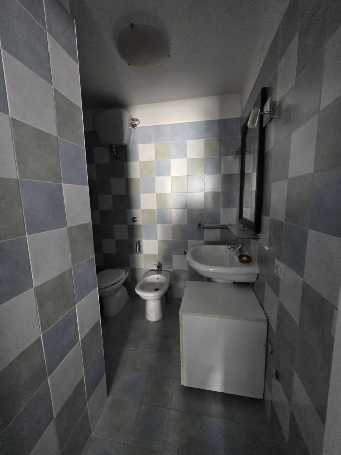 Salles de bain - Rearranged 2-Bedroom Apartment in Caserta