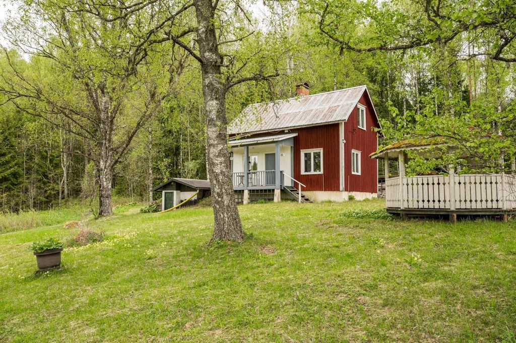 Charming Farm with Water Access in Brunskog