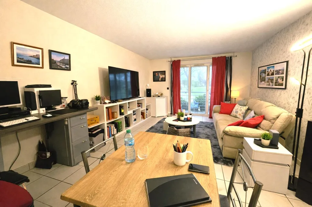 Séjour - Appartement T2 avec Terrasse à Trélissac