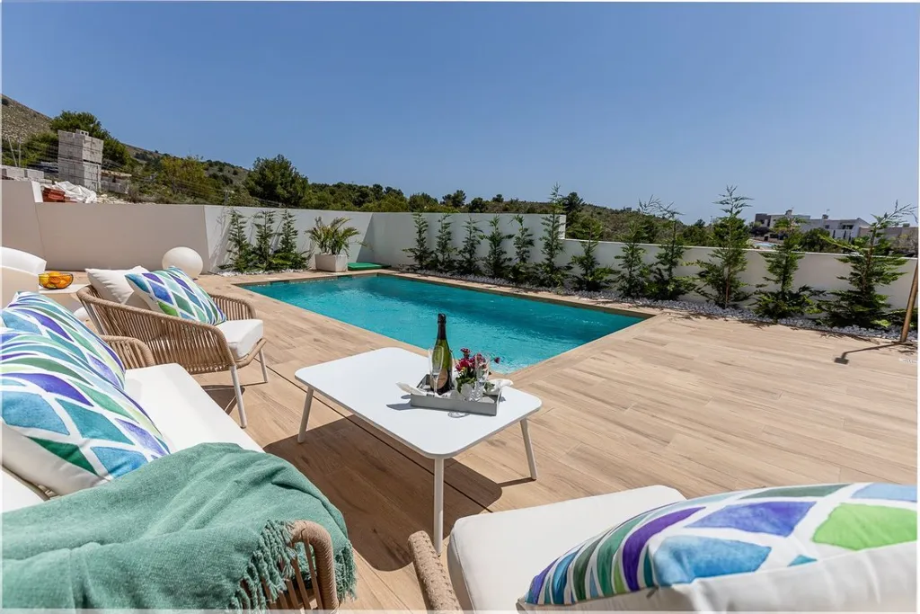Bassein - New Build Villa with Mountain Views in Finestrat
