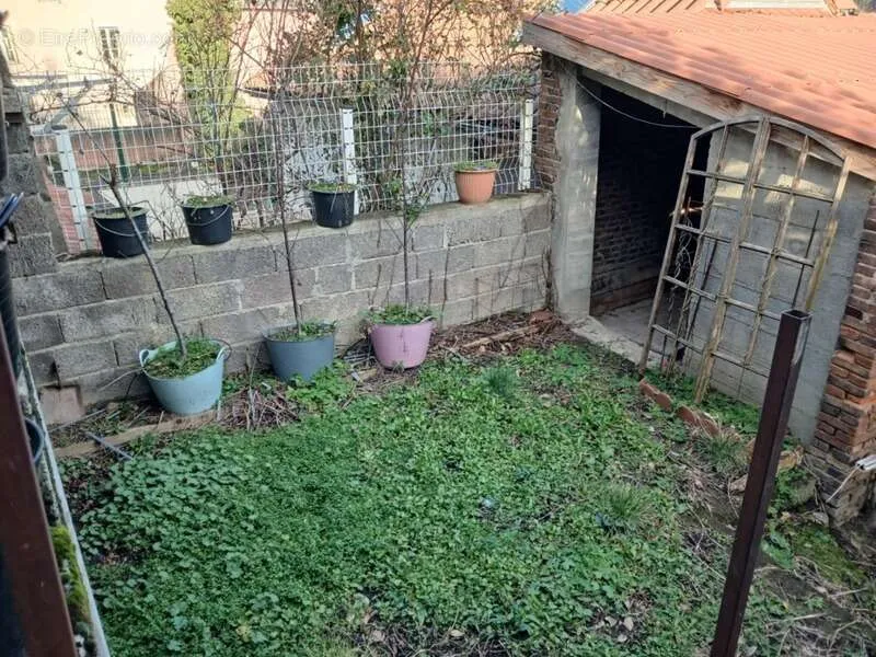 Aed - Spacious Townhouse with Mountain View in Thiers