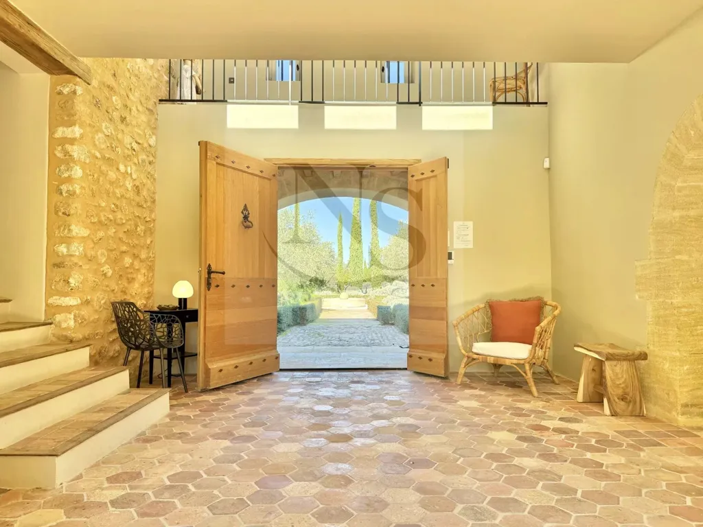 hallway_entrance