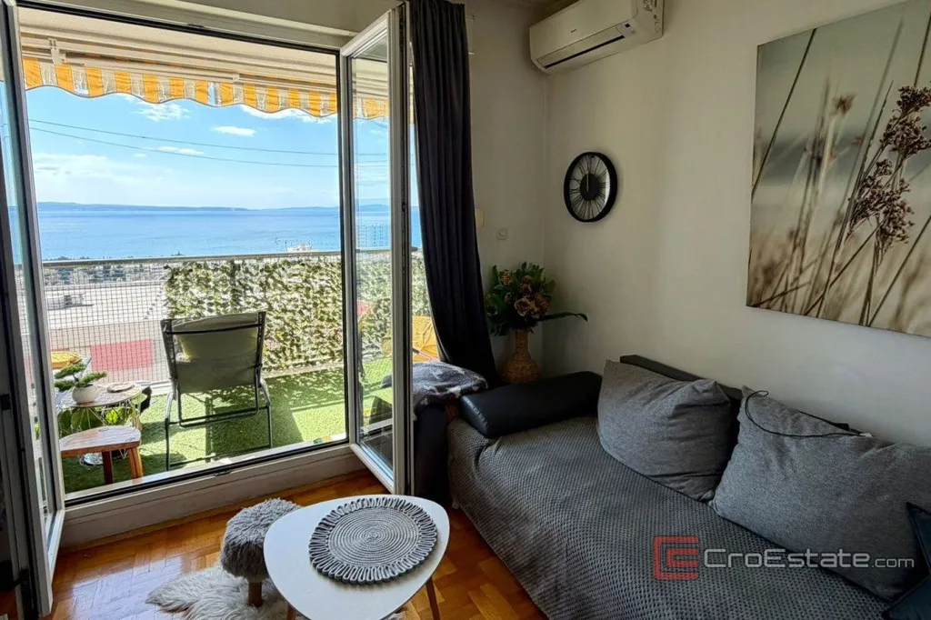 Elutuba - Apartment with Sea View in Split, Žnjan