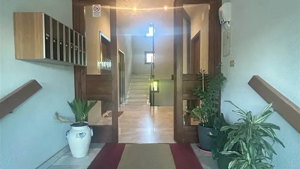 Esik - Panoramic Apartment with Balcony in Florence