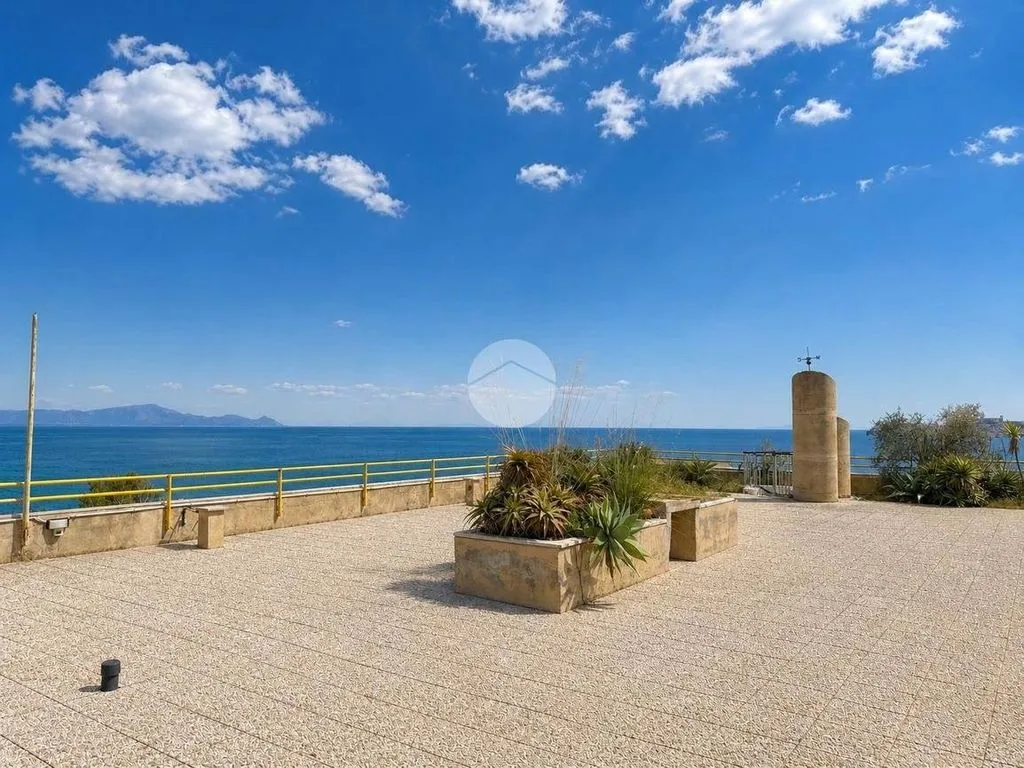 Terrass - Luxury Penthouse with Sea View in Gaeta