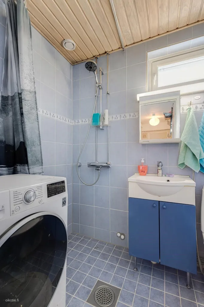Bagni - Modern Flat with Balcony in Mersea Location