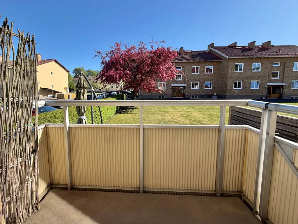 Rõdu - Well-Maintained Apartment with Balcony in Vångavägen