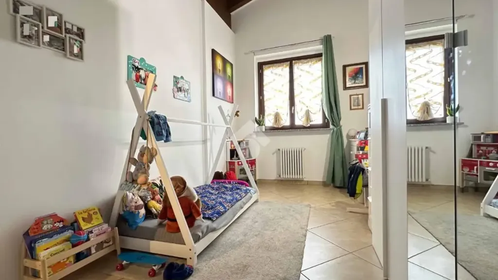 Chambres - Attico with Balcony in Crespiatica