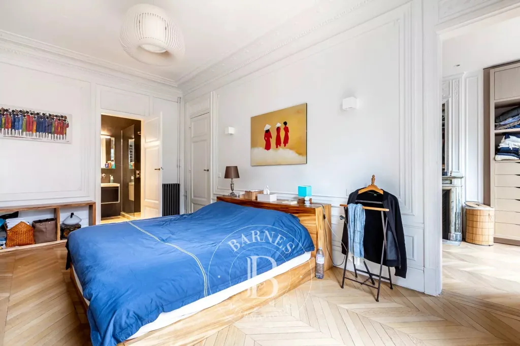 Chambres - Appartement Haussmannien avec Balcon Filant à Paris 8ème