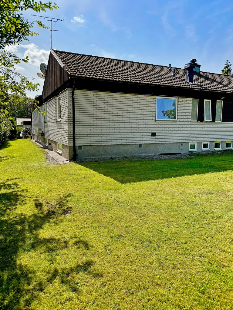 Jardin - 60s Villa with Large Garden in Västra Jakobsberg