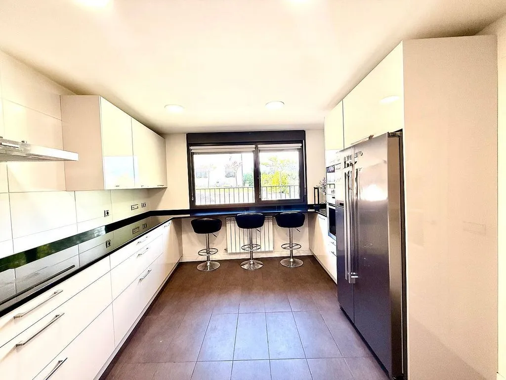 Kitchen - Terraced Semi-Detached House in Aranguren