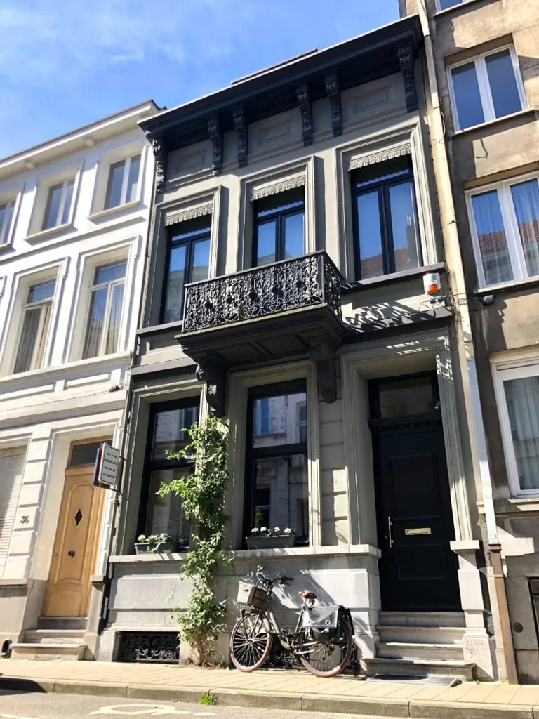 4 magamistoaga maja asukohas Antwerpen