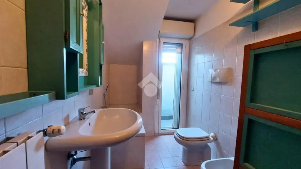 Vannitoad - Top-Floor Flat with Balconies in Vittuone
