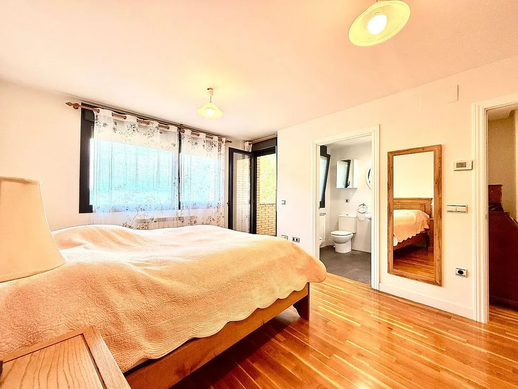 Bedrooms - Terraced Semi-Detached House in Aranguren