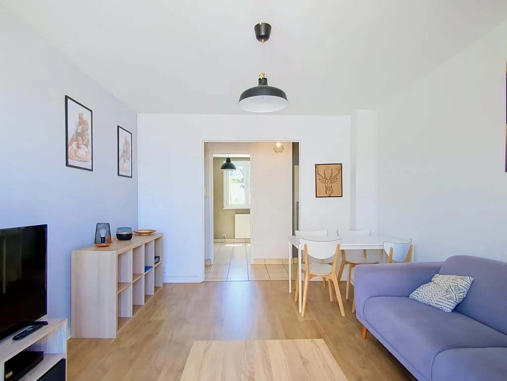 Séjour - Appartement 3 Pièces avec Balcon au Grand Charran, Valence