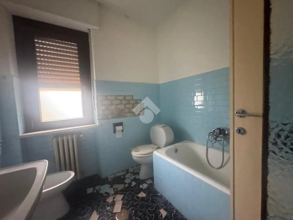 Salles de bain - Independent House with Garden in Doues