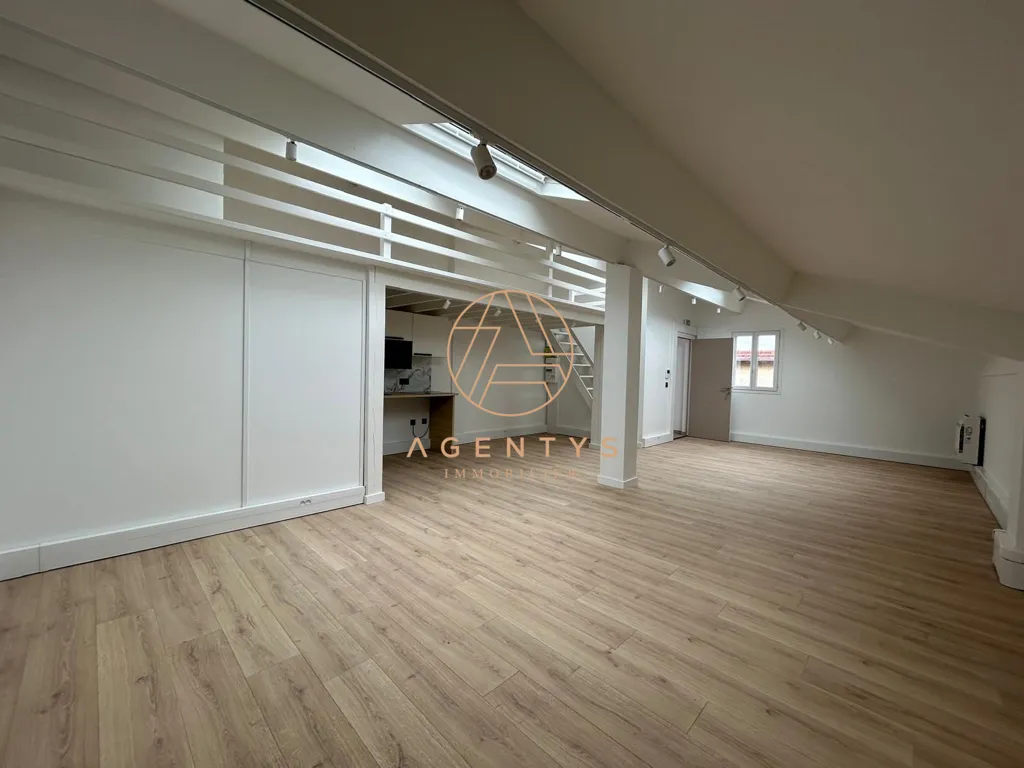 Stanze - Two-Bedroom Flat with Parking in Popular District
