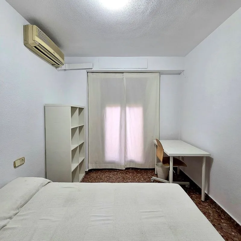 Chambres - Furnished Flat with Balcony in Valencia Centre